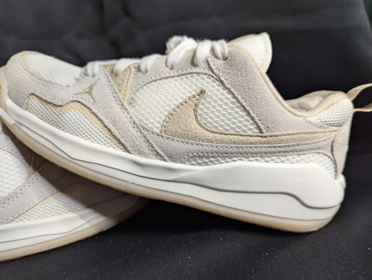 Jordan CMFT Era Wmns Size 6.5 Used VGC White/Sail/Multi Casual Retro Sneaker - Sole & Drip