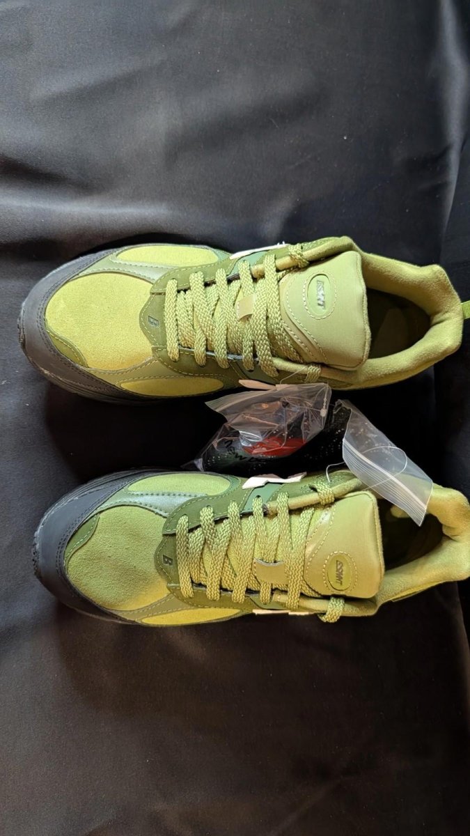 New Balance 2002R "The Basement Moss Green" Men's Size 8.5 - Sole & Drip