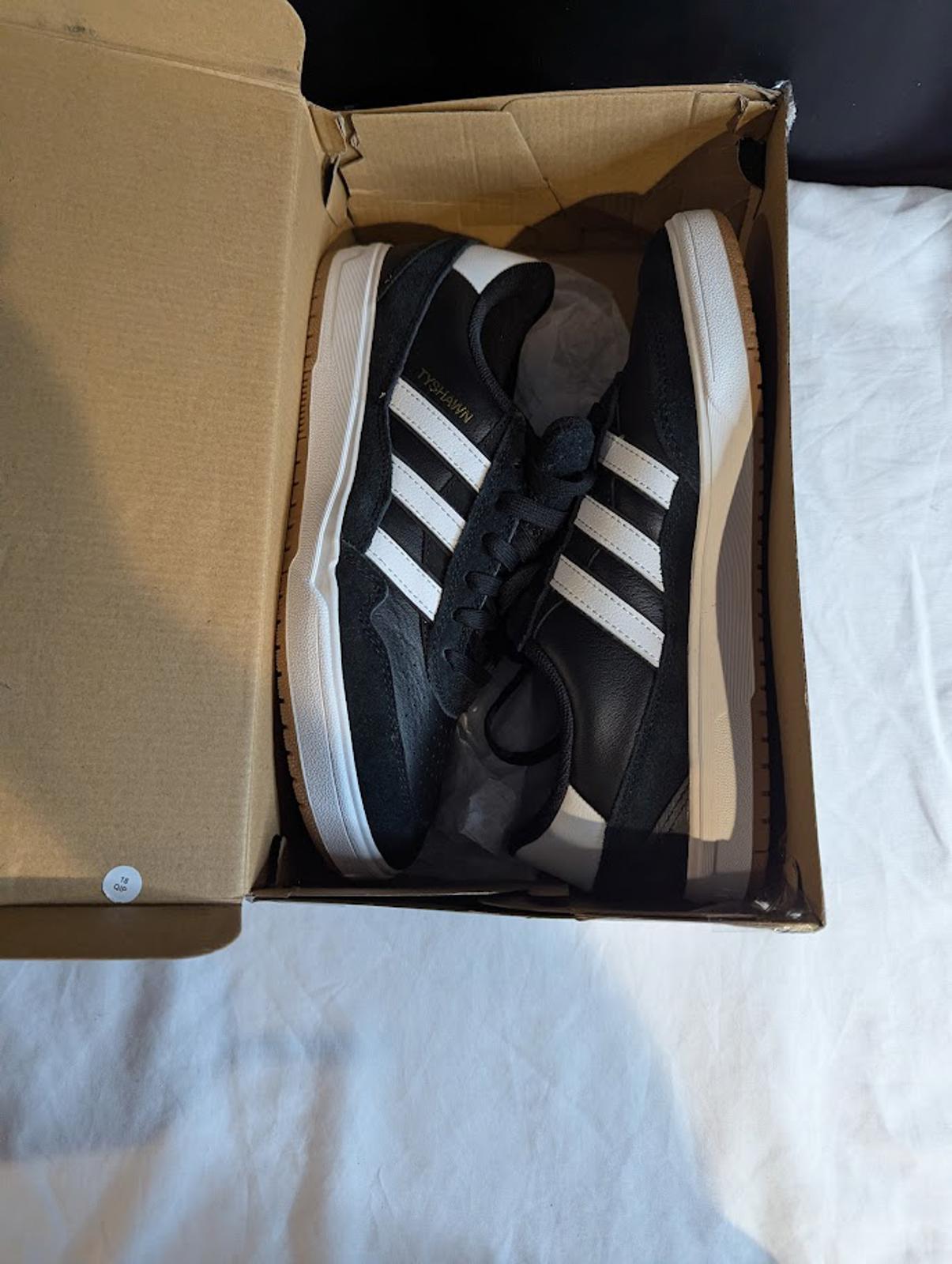 ADIDAS Tyshawn II Core Black Cloud White Gum JI0846 Mens Size 8 NEW Skate Shoe