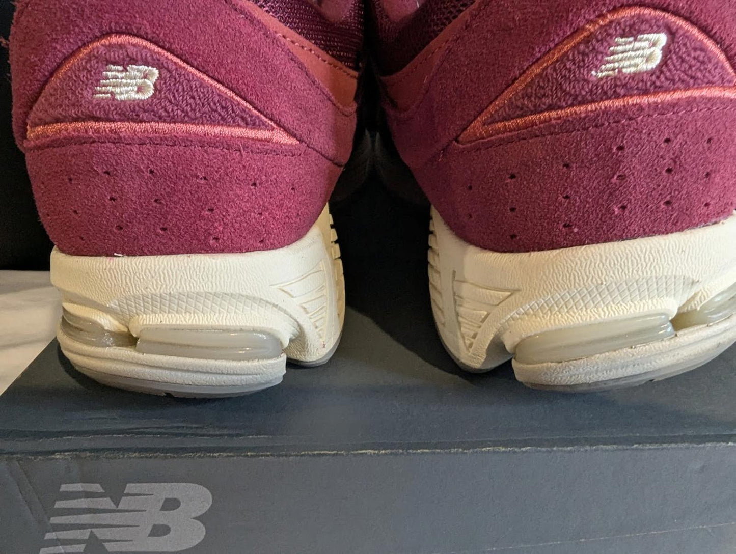 NEW BALANCE 2002R M2002RHA "Red Wine" Suede Pack Men's Size 11 EC W/ Box