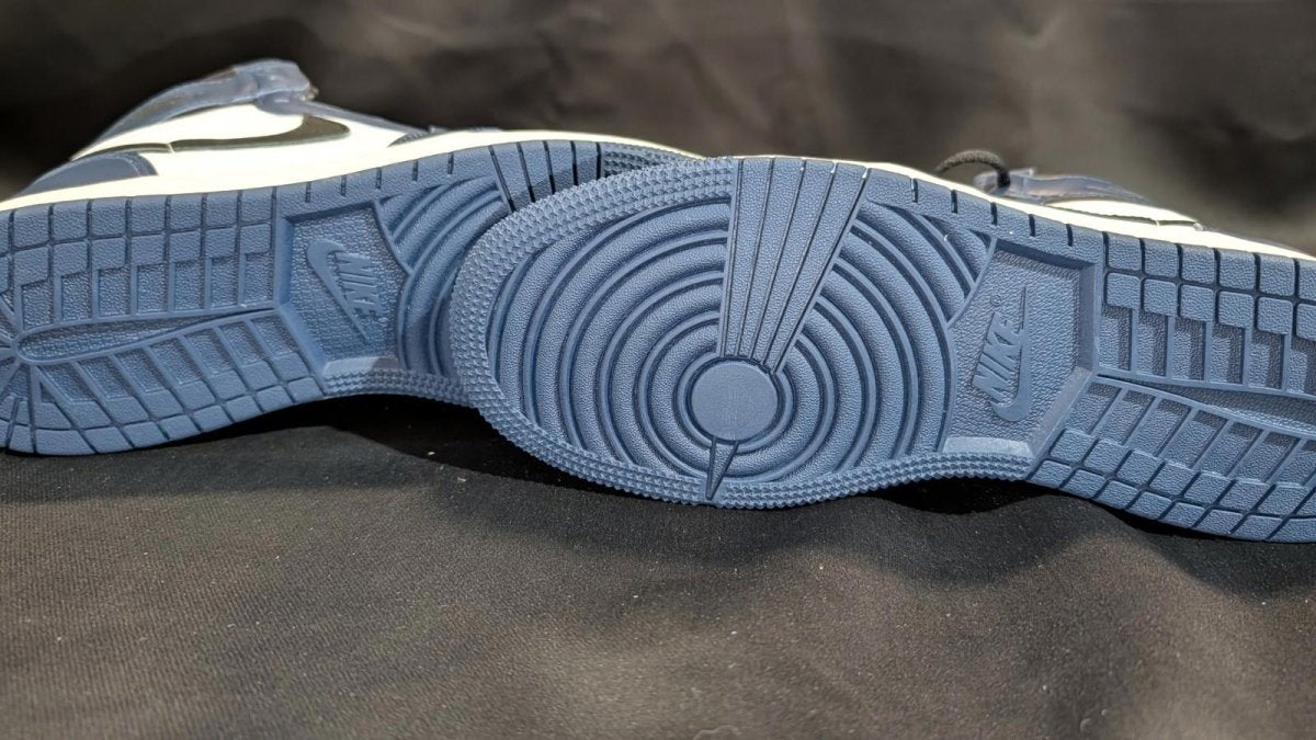 New Nike Air Jordan 1 Retro High OG GS FD1437 - 401 "Midnight Navy" Size 6.5Y - Sole & Drip