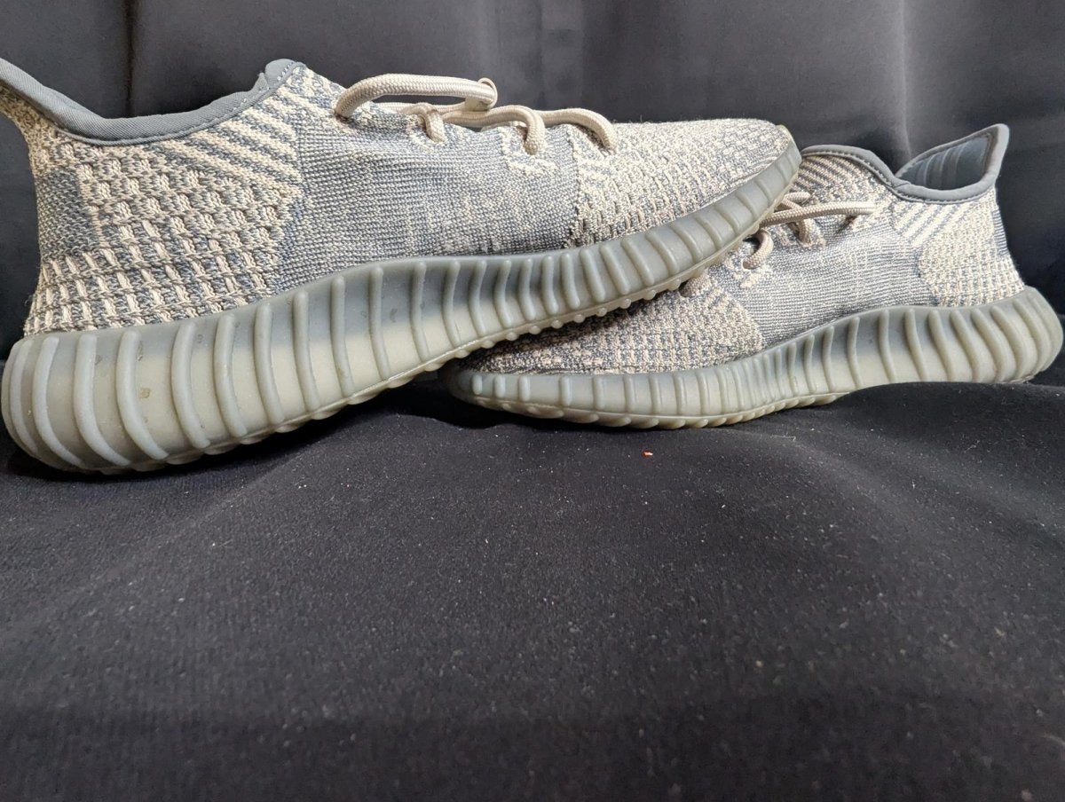 NEW NIB Adidas Yeezy Boost 350 V2 "Israfil" Grey Yellow Size 10.5 FZ5421 RARE - Sole & Drip