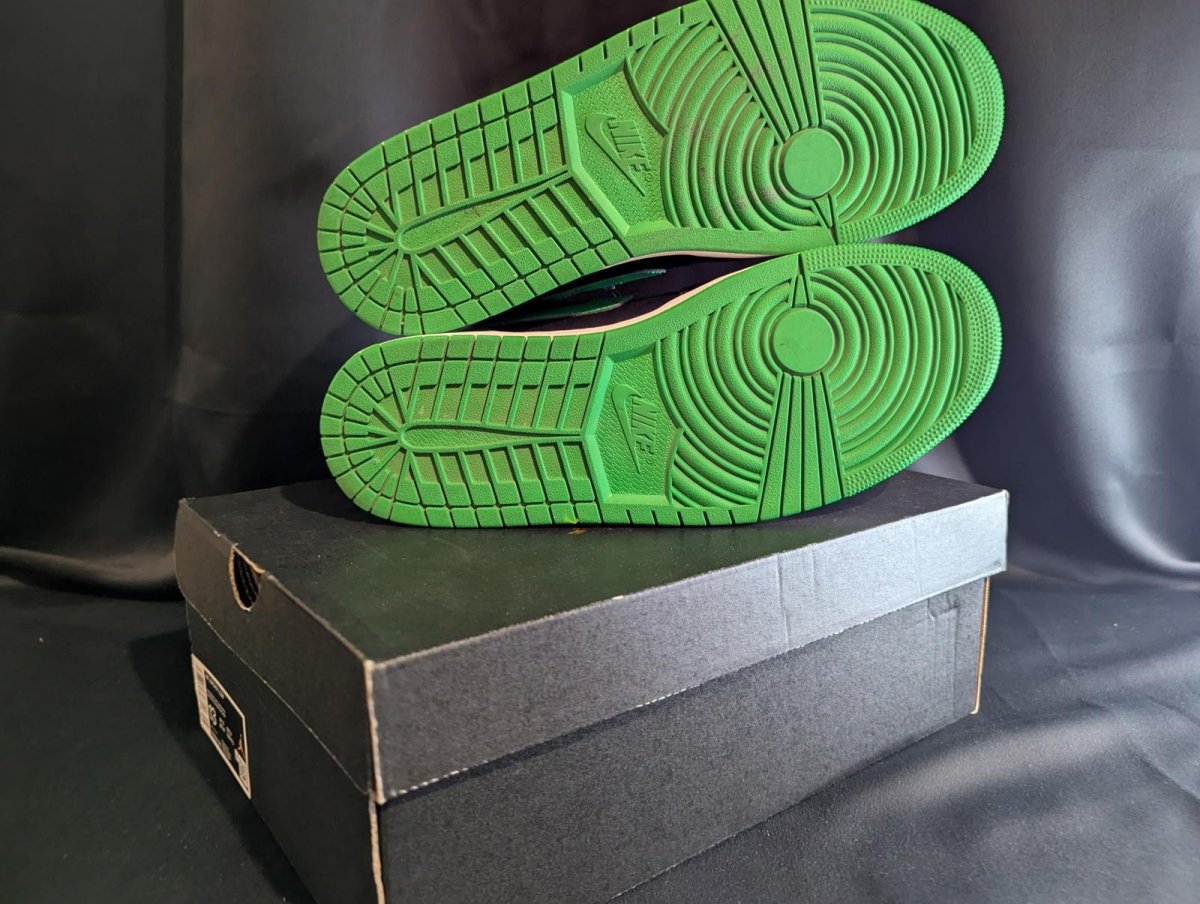 Jordan 1 Low "Lucky Green" Black Green Size 13 Like New VGC w/ Box 553558 - 065 - Sole & Drip
