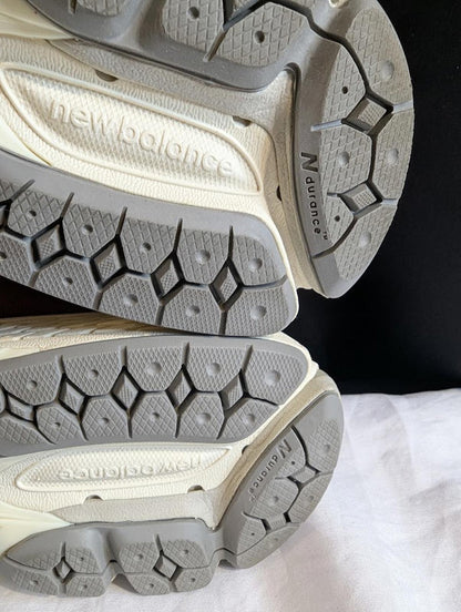 NEW BALANCE 2002R M2002RHA "Red Wine" Suede Pack Men's Size 11 EC W/ Box