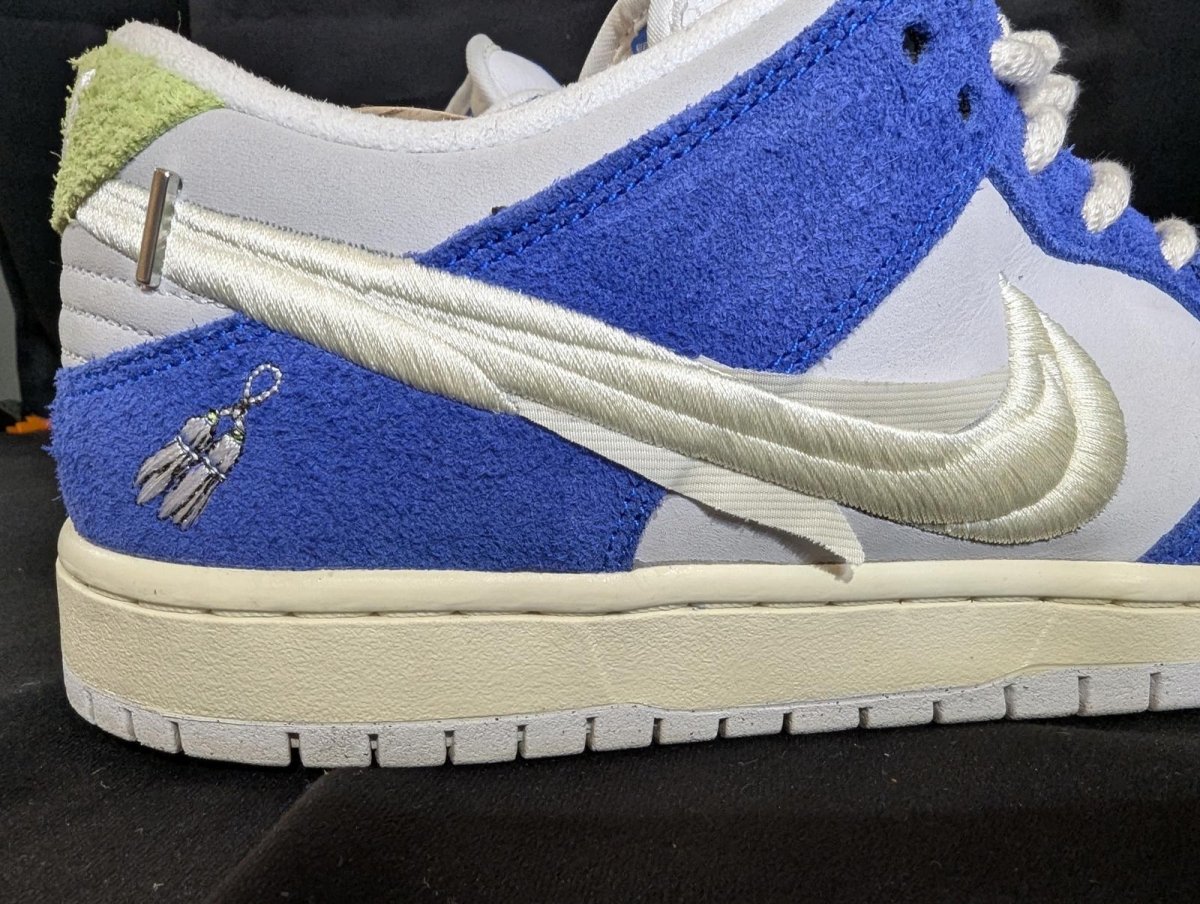 Nike SB Dunk Low x FLY "Gardenia" Size 9 DQ5130 - 400 Blue Suede New - Sole & Drip