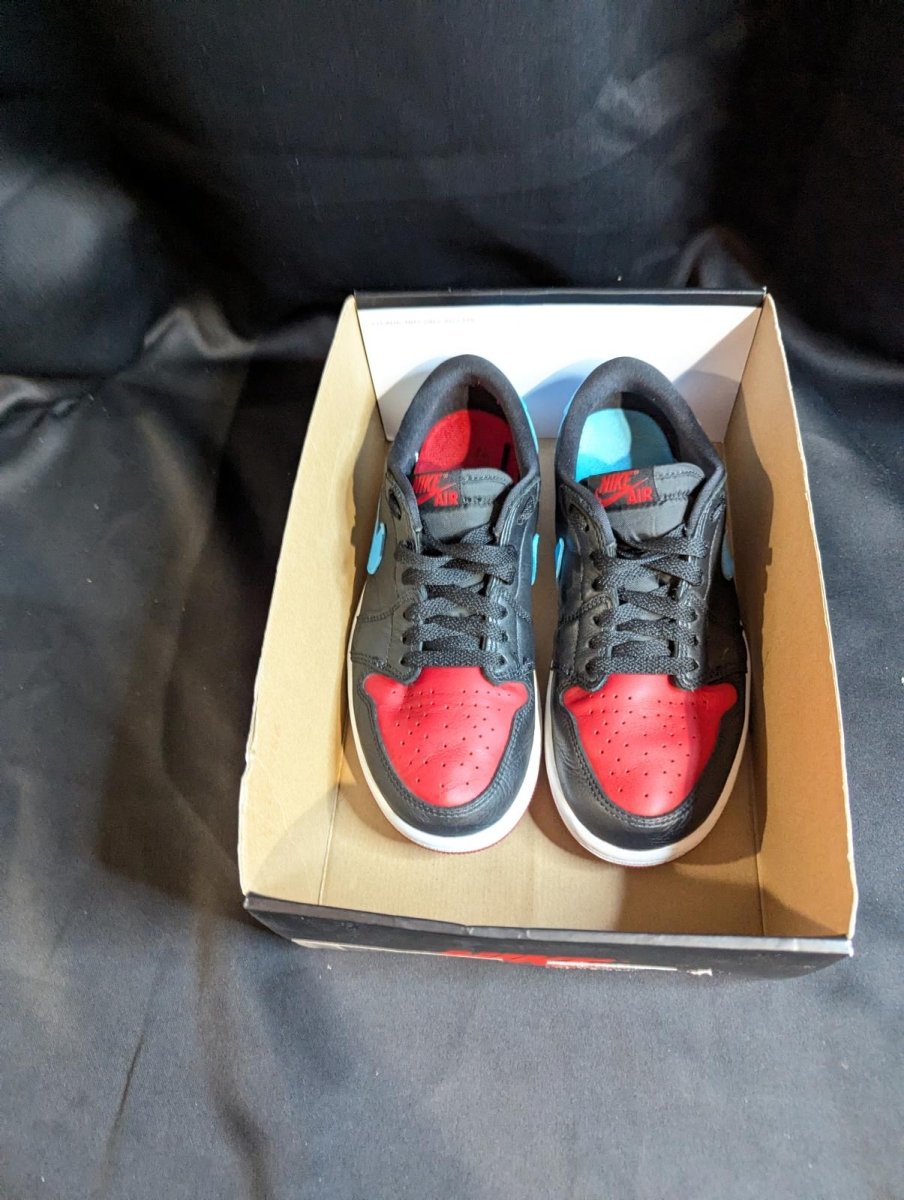 Jordan 1 Retro Low OG "UNC to Chicago" Wmns 7 Used Great CZ0775 - 046 Black/Red - Sole & Drip