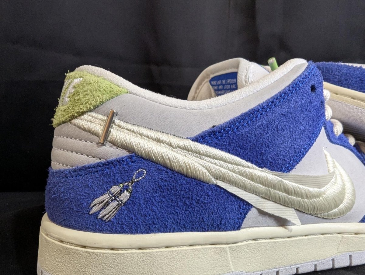 Nike SB Dunk Low x FLY "Gardenia" Size 9 DQ5130 - 400 Blue Suede New - Sole & Drip