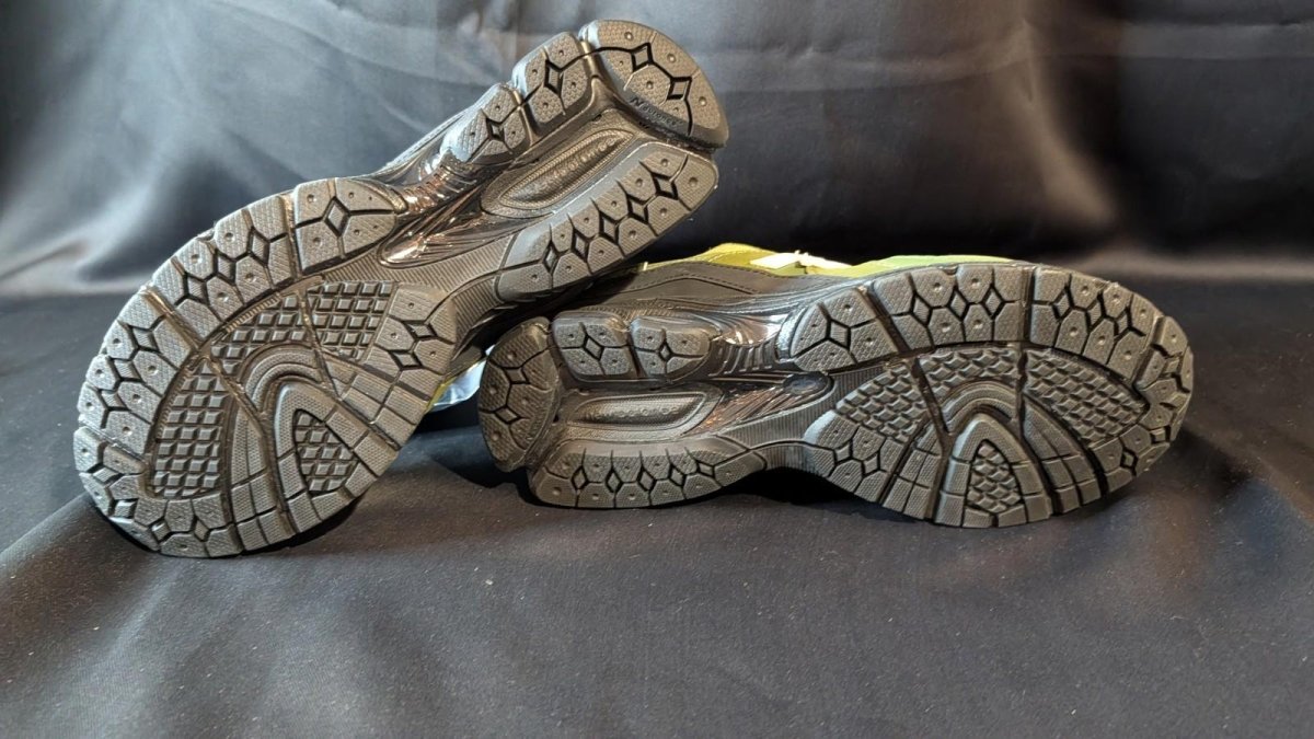 New Balance 2002R "The Basement Moss Green" Men's Size 8.5 - Sole & Drip