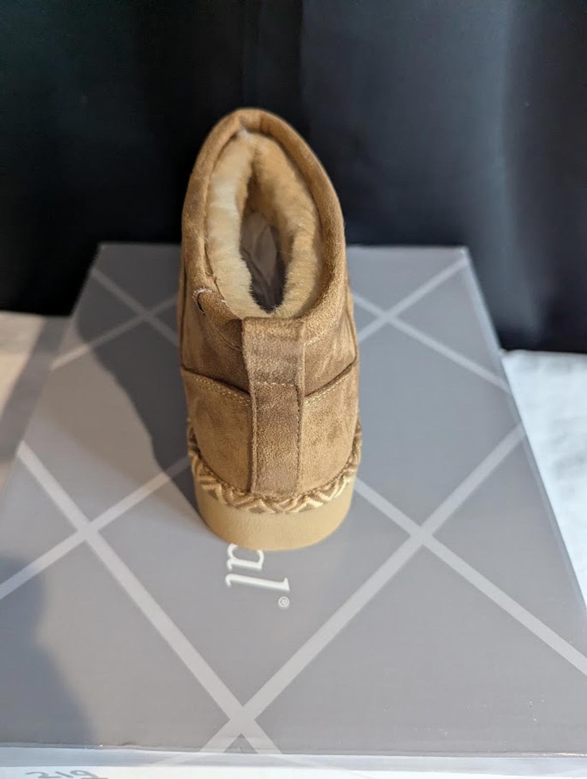 XAPPEAL WOMENS KEEGAN PLATFORM FUR BOOT Size 7 NEW w/Box